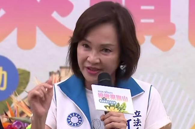 今天，国民党候选人柯志恩还原当天事发经过，助理询问要不要吃旗山香蕉，因为要赶回屏