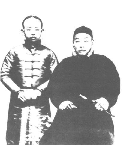 梅兰芳与开蒙老师吴菱仙，吴菱仙指导了梅兰芳《战蒲关》、三娘教子》、《桑园会》《彩