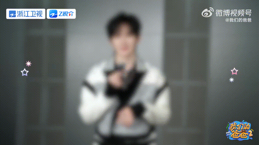 余宇涵猜完你的猜你的谁看了不说余宇涵乖巧！童年照猜猜猜环节，他一直认真参与，猜完