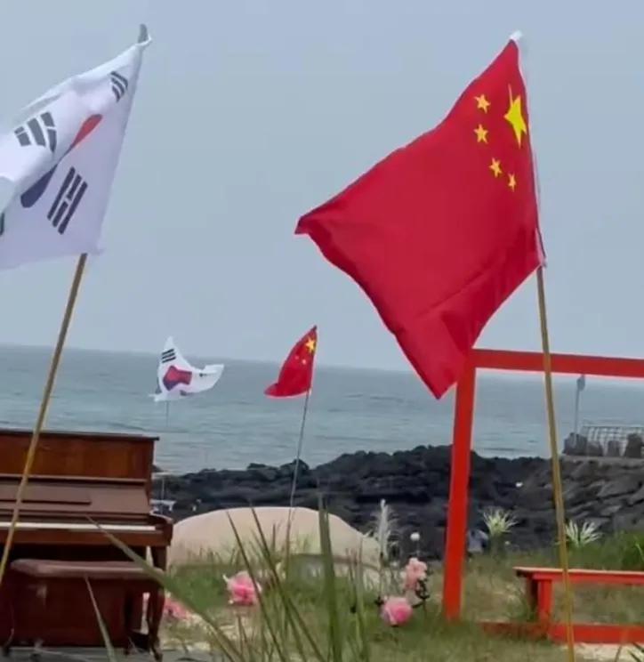 快讯！快讯！
五星红旗插上济州岛！
韩国网友直接破防:最后竟无一人敢拔
    