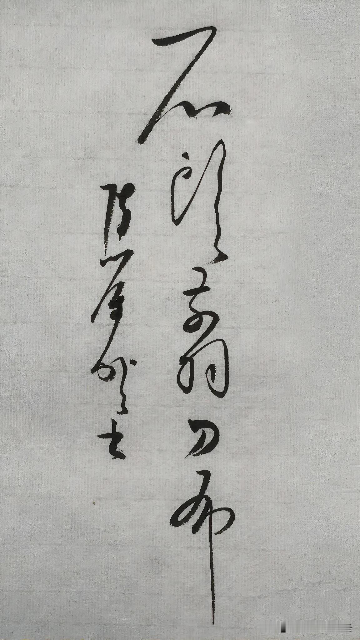 每次听到，有人喊石头剪刀布这几个字。就想起儿时几个小伙伴在玩游戏的场景。天很热，