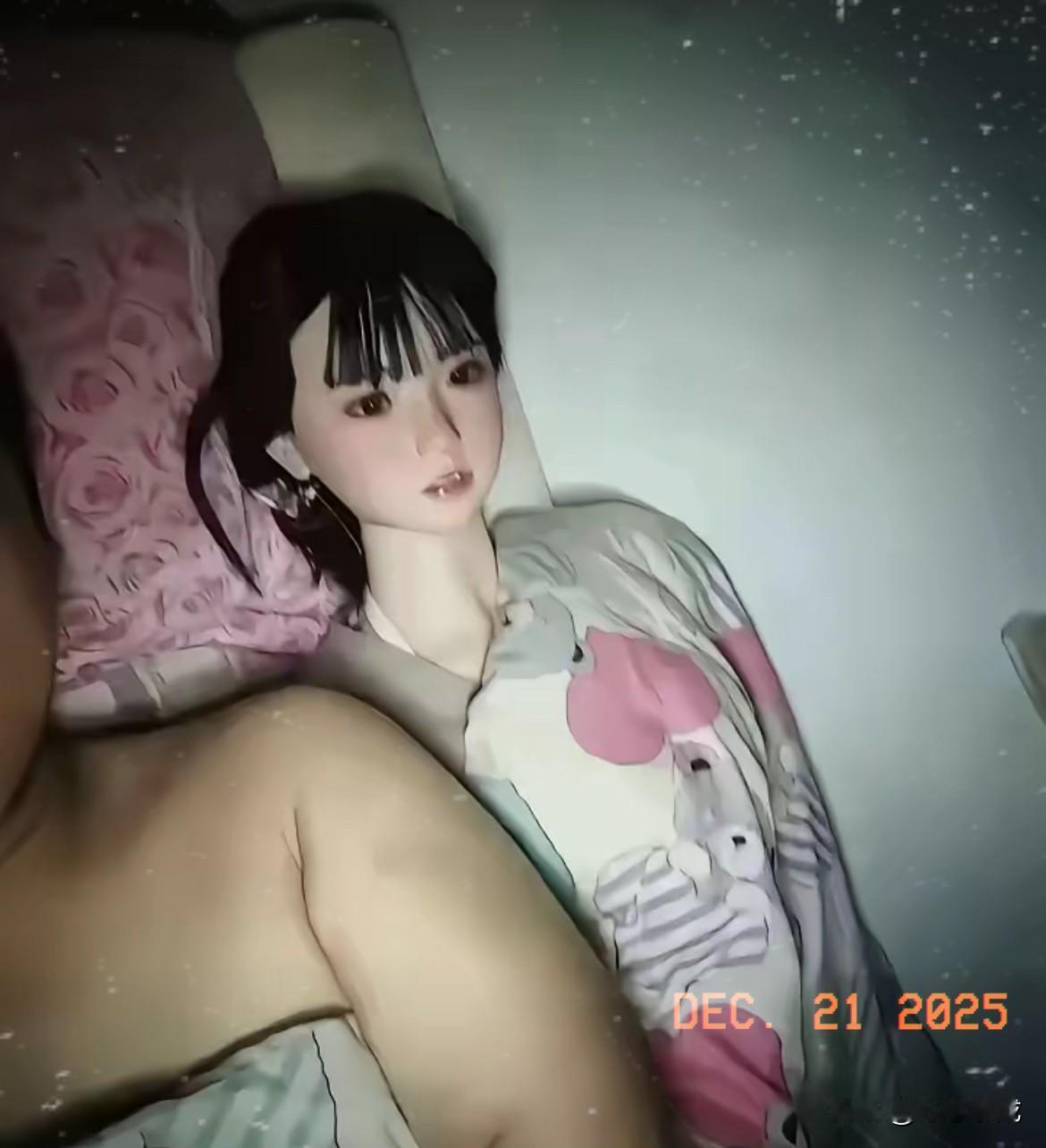 单身了40年，
终于有女朋友了，
你们不可以笑话我，因为我不偷不抢，不给社会添乱