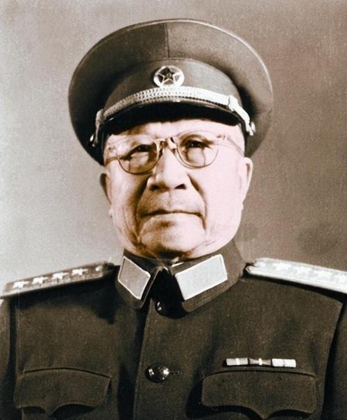 当毛主席在得知萧华即将成为广西省委书记时，立马就回电给华中局，表示："这个人不合