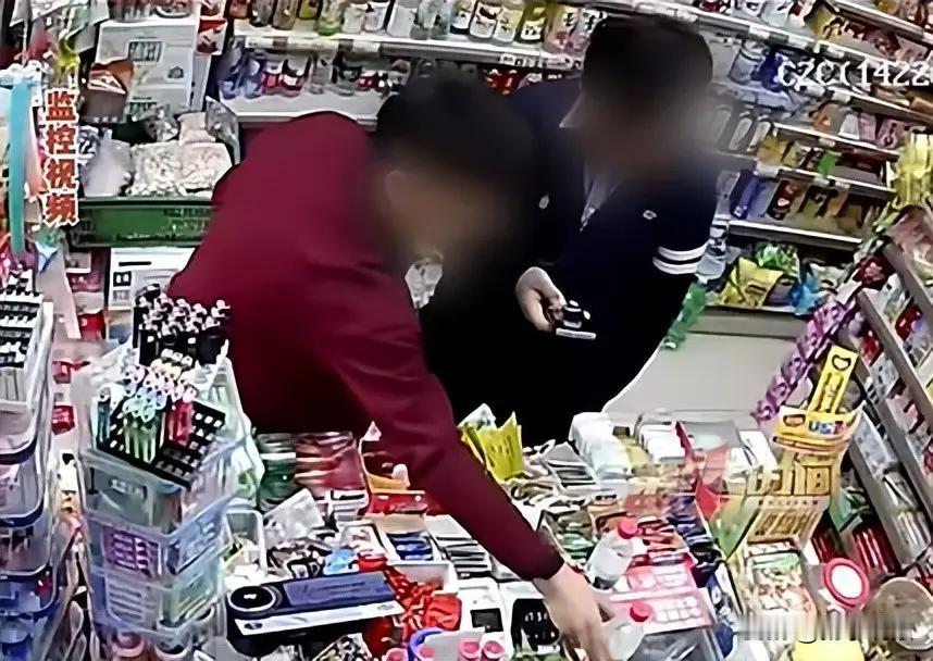 “偷鸡不成蚀把米！”四川成都，一“熟男”在便利店买完烟，突然变脸，质问店员：你知