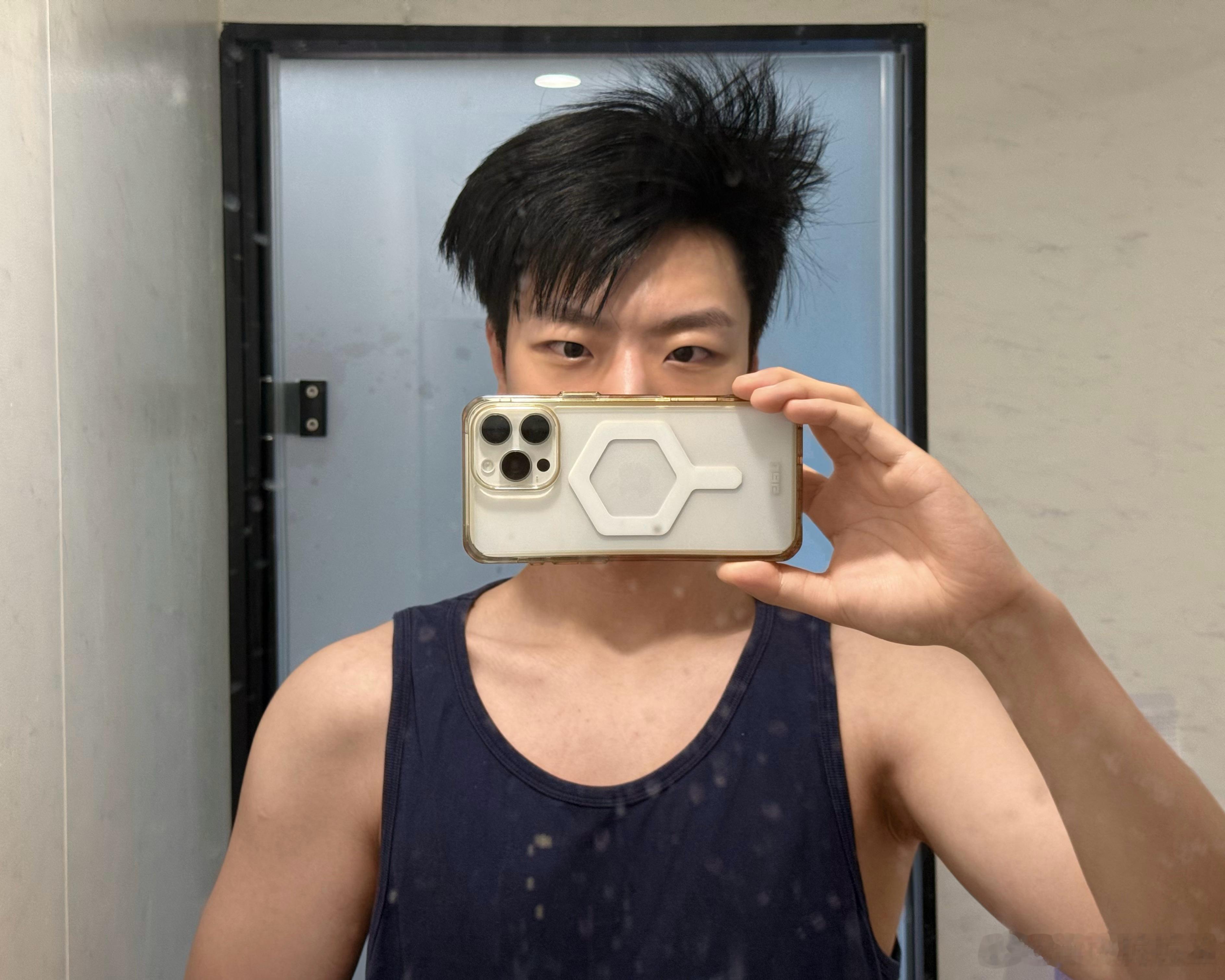总有人问我怎么总戴帽子，我早上起来这样去上班不der吗，头发硬我有啥办法，我又没