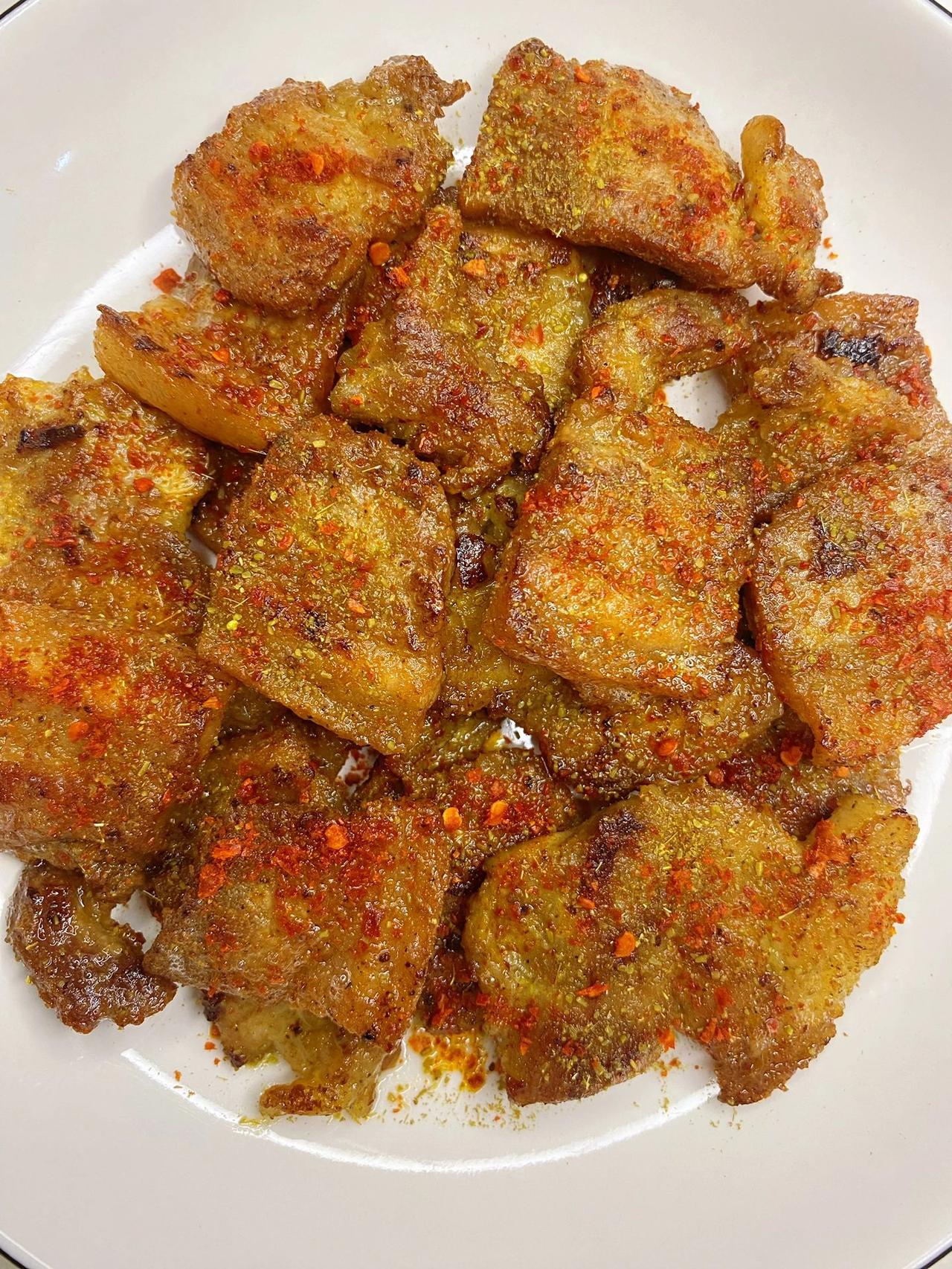香到哭的煎五花肉，我不允许还有人没吃过！
要来台风了，赶紧吃点肉压压惊，不是我贪
