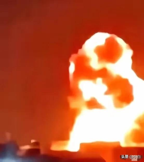 五枚导弹，拦下四枚，就那漏网的一枚，不偏不倚，正中天灵盖。炸的不是别的地方，是卡