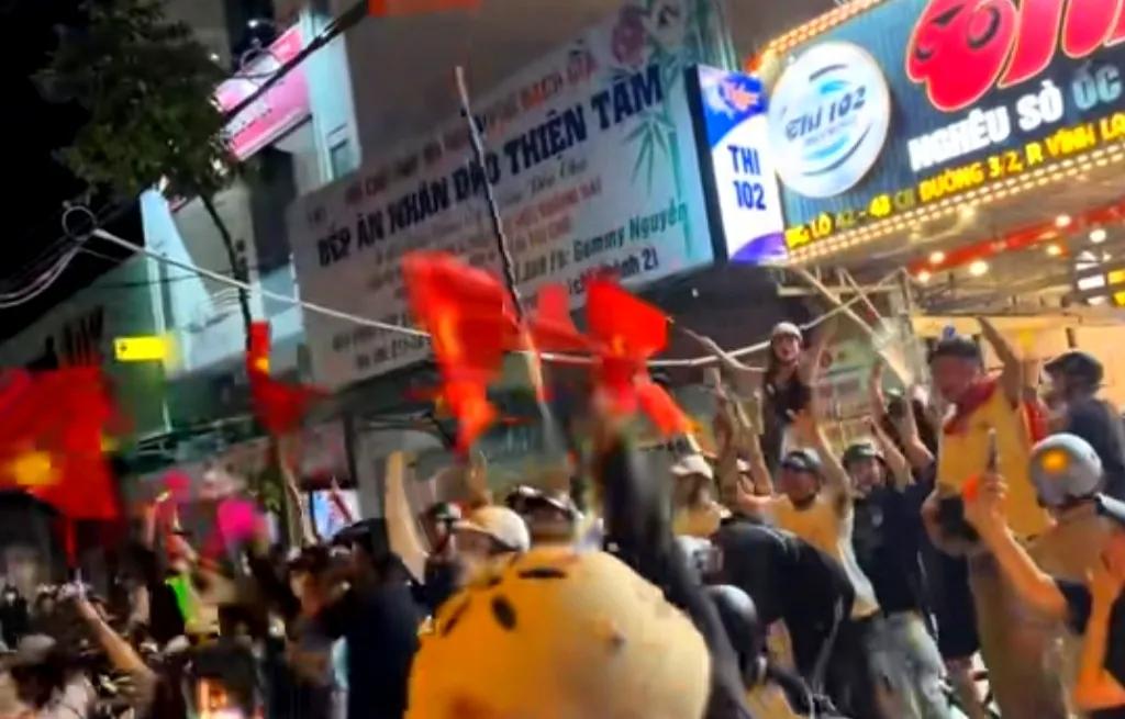 越南与朝鲜两国之差别   尽管站在不同立场和政治观点，以及出于不同各种缘故，但以