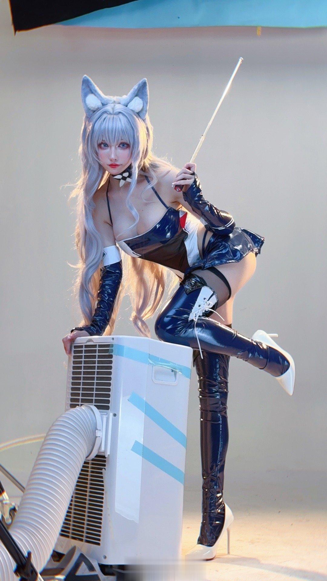 #cosplay[超话]##次元大赏# 差点就忘记发的花絮[挤眼]你的信浓[害羞