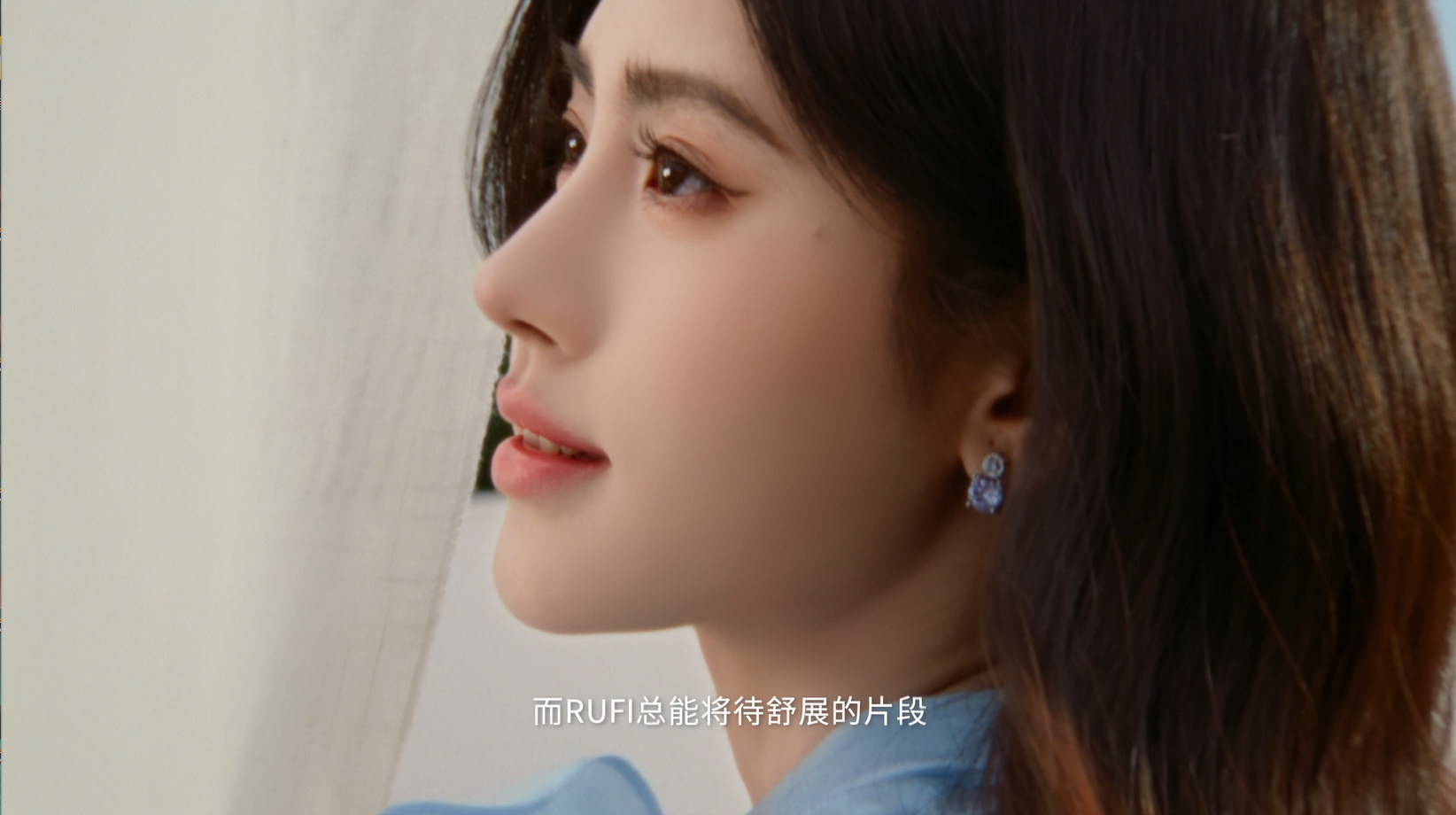 鞠婧祎RUFI品牌全球代言人橙光里的鞠婧祎，美得自带故事感，也藏着她独有的生活仪