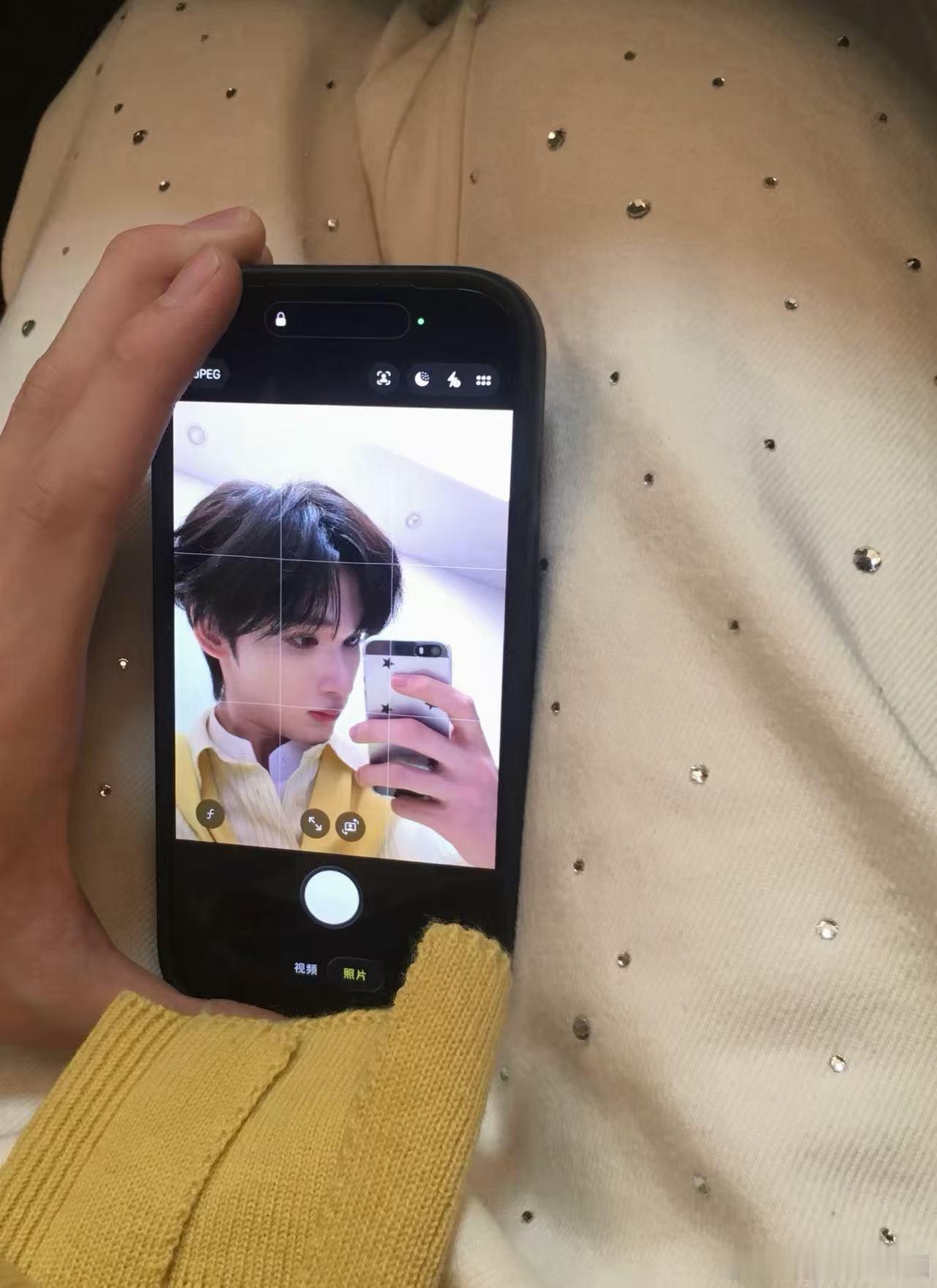 余宇涵换头像 余宇涵新头像好有辨识度，库里的造型配上他的气质，适配度直接拉满 