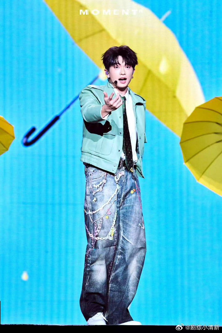 颜人中宁波站演唱会满场都是甜蜜瞬间 昨晚的奥体中心甜度超标！颜人中一开口全场就沦