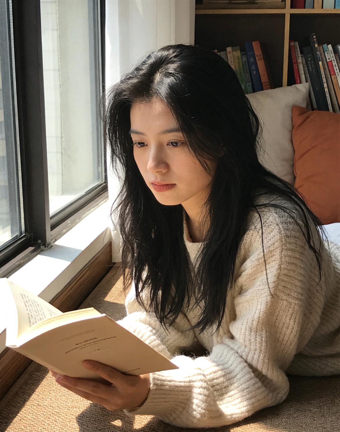 太离谱！苏州曹女士独自带娃一年多，离婚官司缠身申领育儿补贴却因没户口本首页被拒。