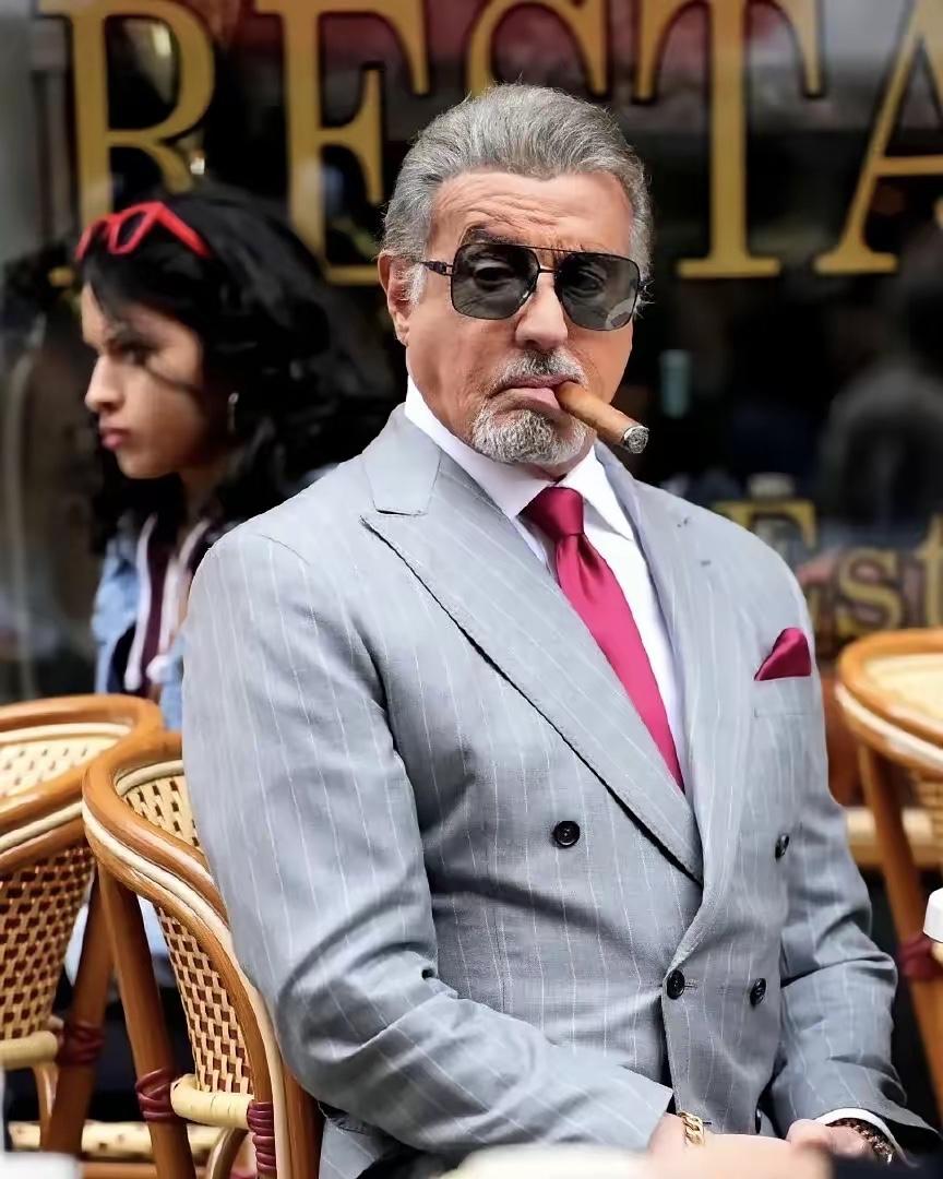 纽约这是要变天啊！2025年民主党市长初选，33岁的激进左翼穆斯林候选人奥hra