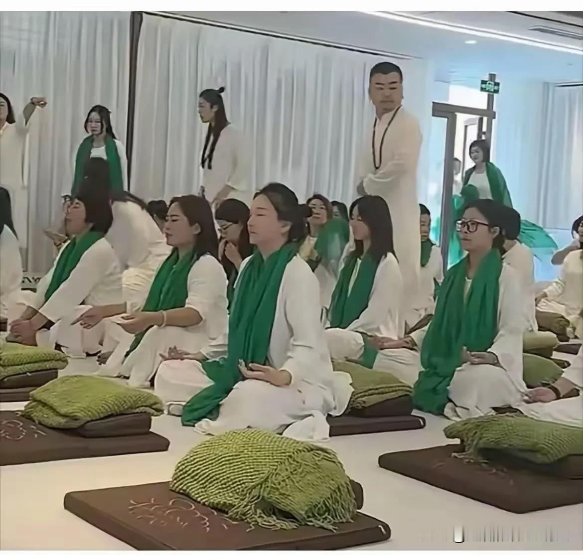 看了半天也没看明白，这些人究竟在干嘛？[困][困][困]