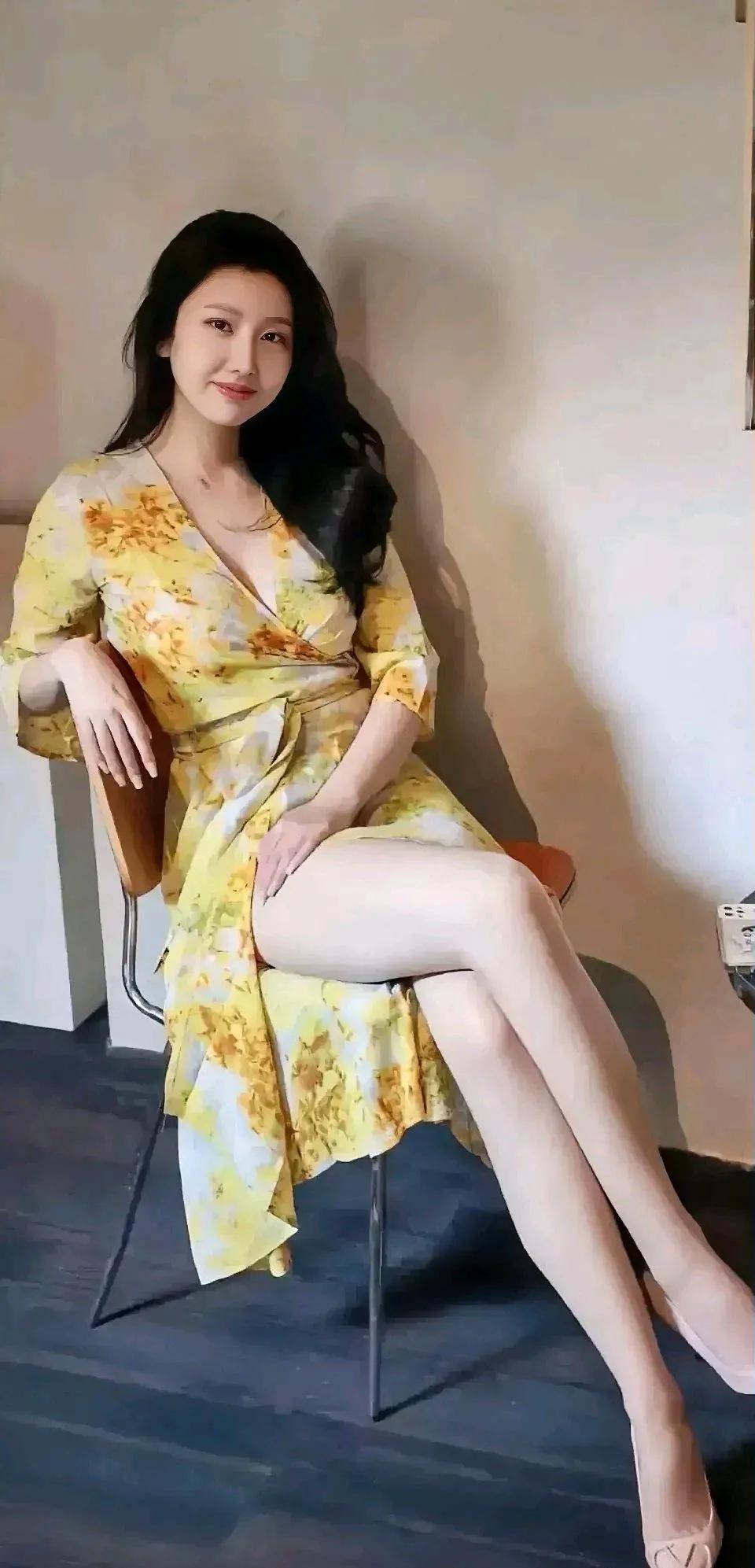 今天我爸问我：都这么大了，怎么还不想结婚？
我说：我穷，不想拖累他。
我爸说：结