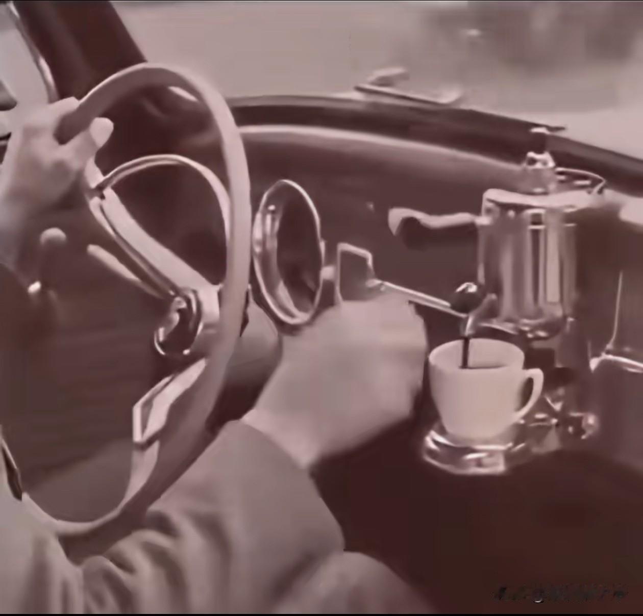 1959年的汽车就可以选配煮咖啡的功能。不过，它并非原厂标配，而是一个可以安装在