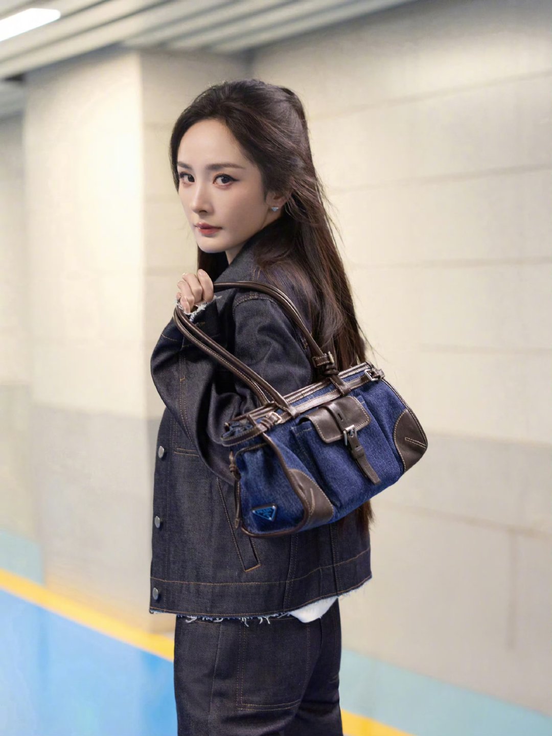 杨幂杨幂Prada女王闪耀米兰妈幂直接一个女王闪耀米兰衣架子穿什么都好看杨幂Pr