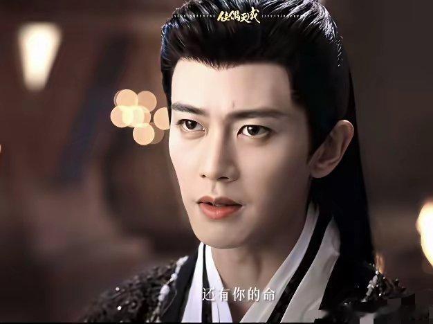 大家有没有发现，国超的面相变了！不是因为他苹果肌下垂，脸型被拉长，也不是因为他脸