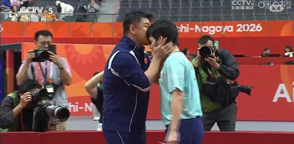 "看得手心全是汗！9月28日，日本名古屋亚运会乒乓球男单半决赛，林诗栋对上中国台