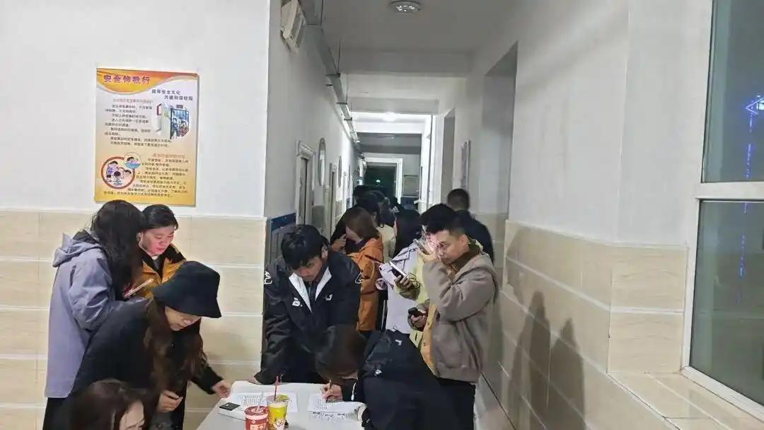 这波操作，有人暖哭有人骂翻！国庆假期，青海祁连县，常住人口才5万的小县城，一天硬