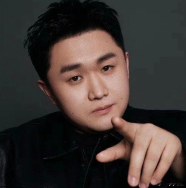 戴向宇偷拍张百乔演员3片场睡觉  演员请就位  戴向宇这波操作有点皮啊，不过我们