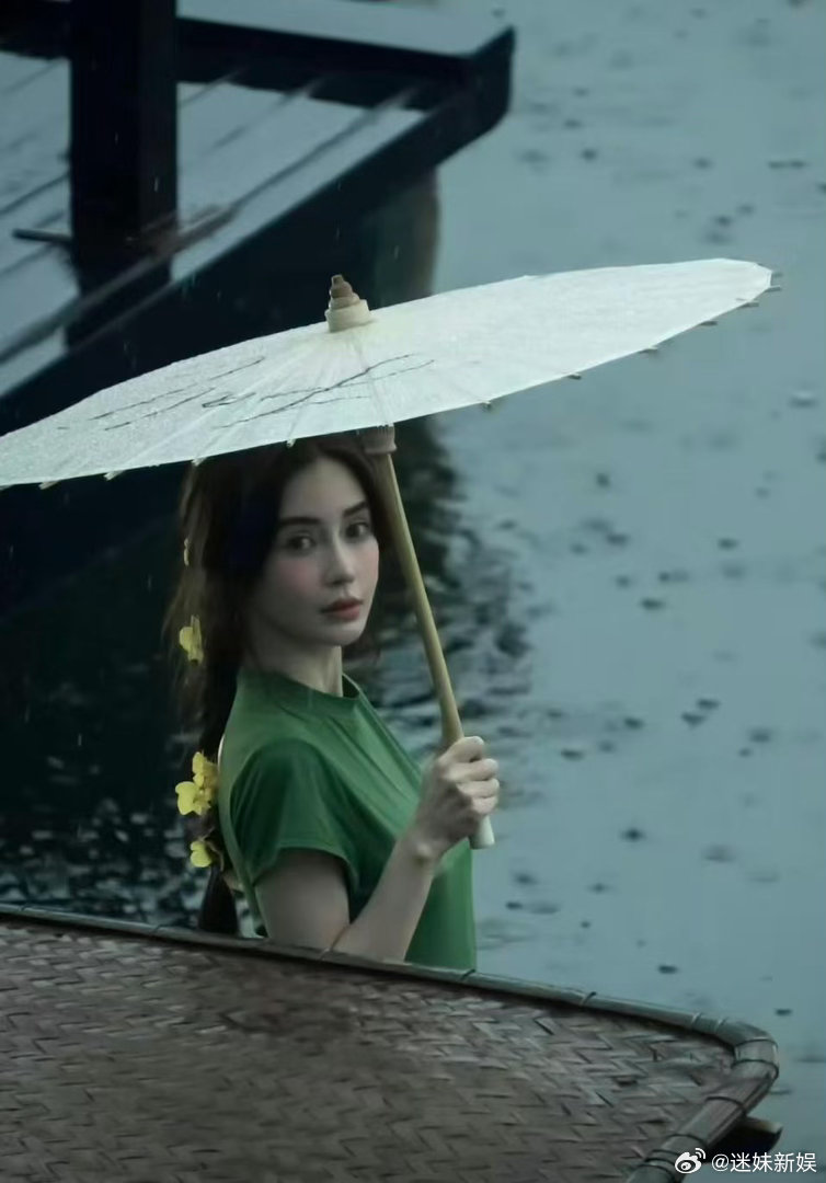 网友偶遇angelababy拍杂志富春山偶遇angelababy富春山偶遇ang