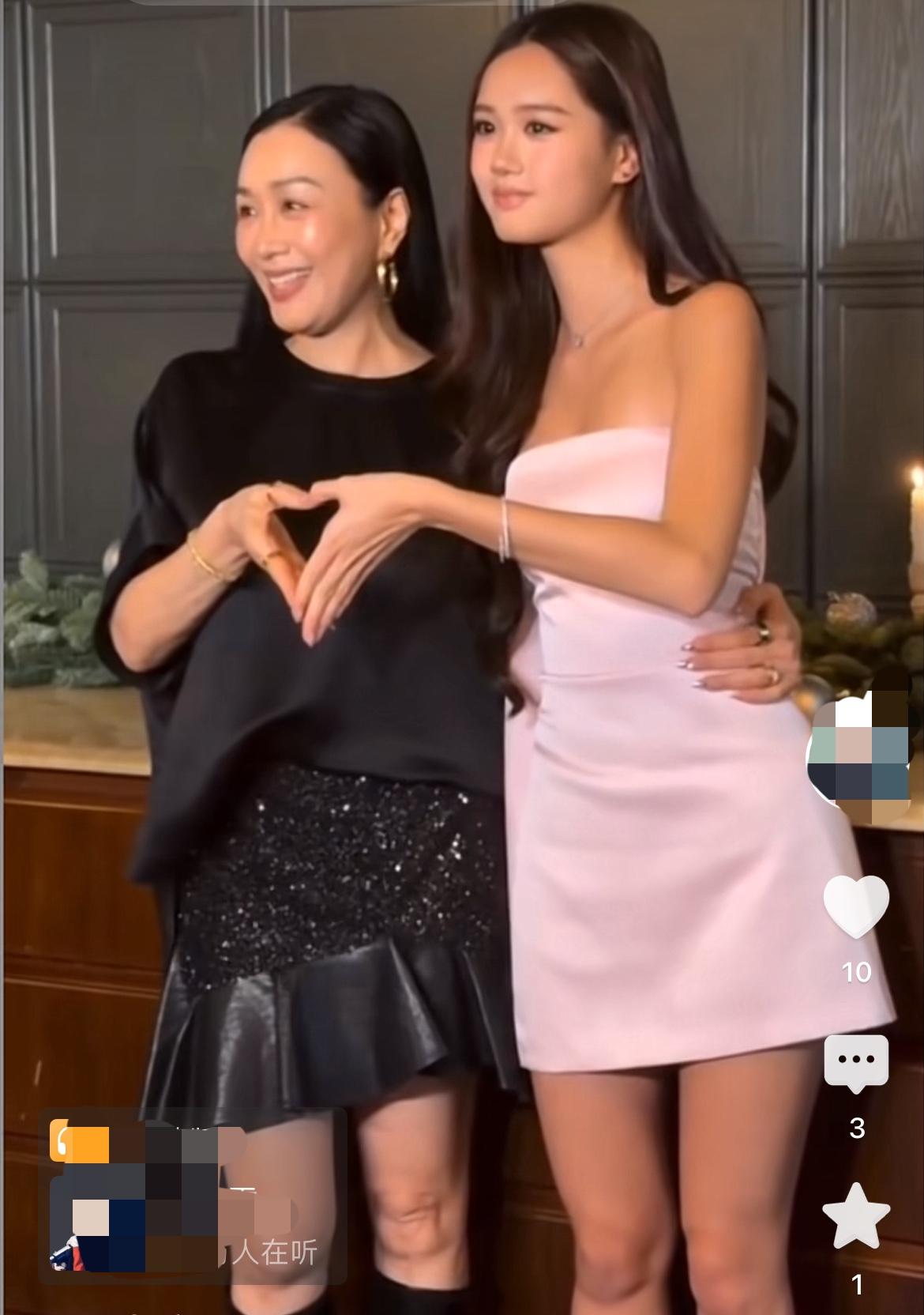 钟丽缇和小女儿考拉这次在香港同框亮相，真的太养眼了。

算下来钟丽缇已经整整10