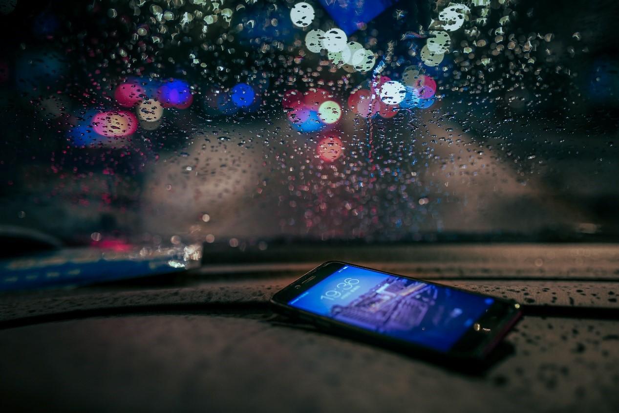 雨天拍摄方法
雨天有着跟晴天完全不同的氛围感，他自带的有预感让人沉迷。今天我们一