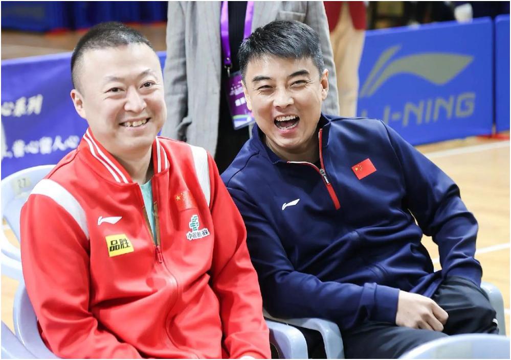 国乒要进行新一届的教练组竞聘了，有8个职位共需要28人。
1、总教练一人。
2、