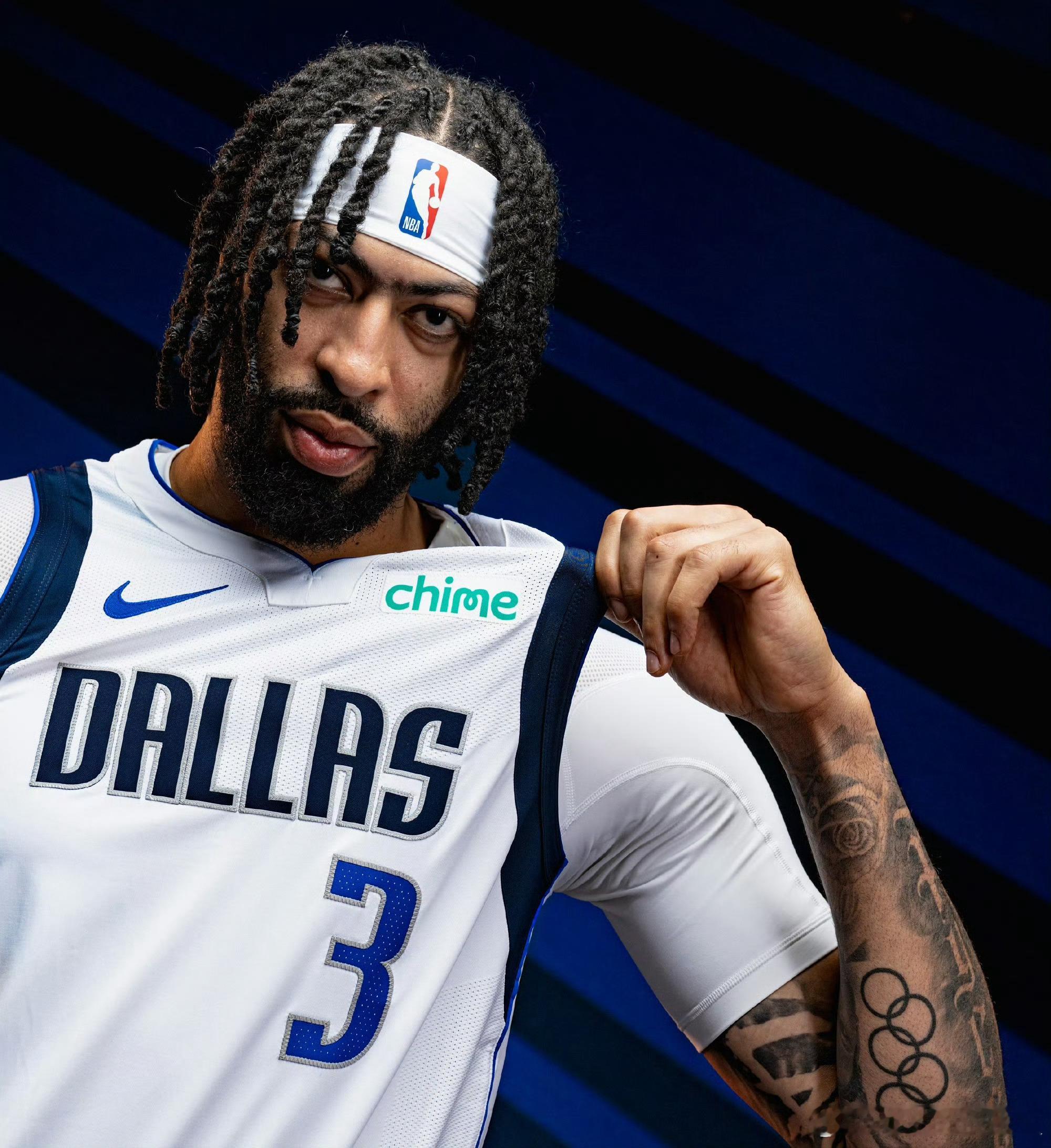 浓眉的独行侠生涯就这样结束了，仅打了29场比赛…… 