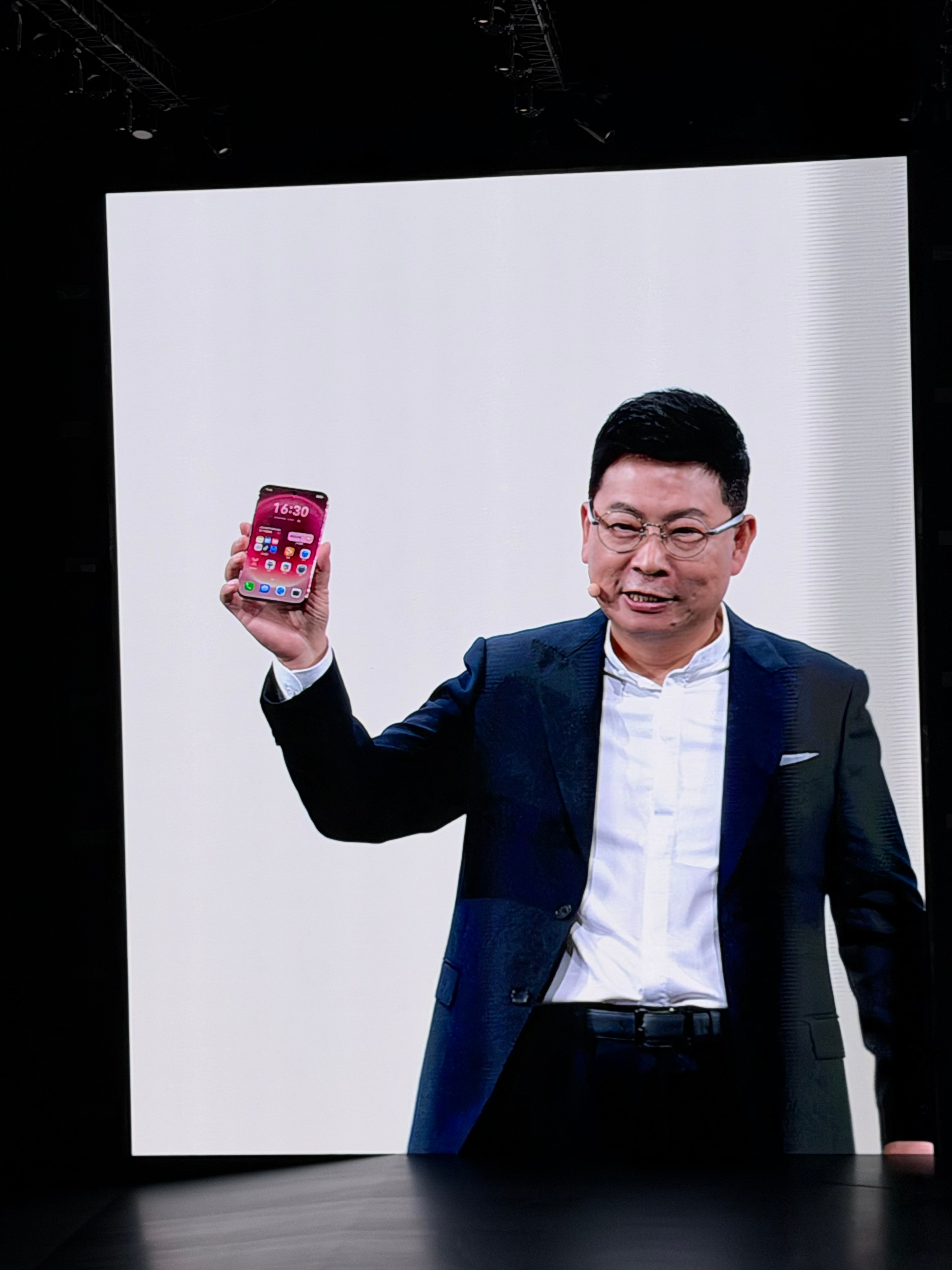 华为阔直板手机亮相 为内容而生，全球首款阔直板手机华为Pura X View来了
