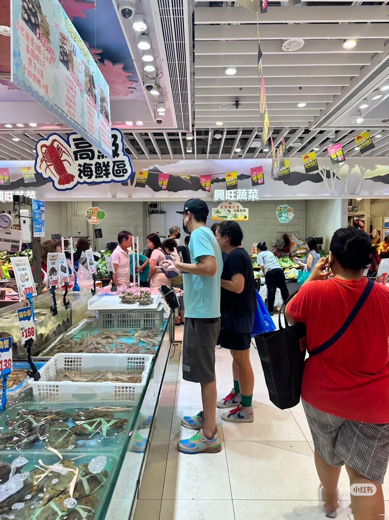 偶遇黄宗泽买菜，感觉很接地气偶遇黄宗泽买菜黄宗泽买菜 ​​​