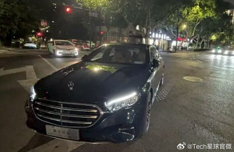 【奔驰E300L提车4小时方向盘锁死】奔驰新车转向故障拒退换车今年5月，任女士在