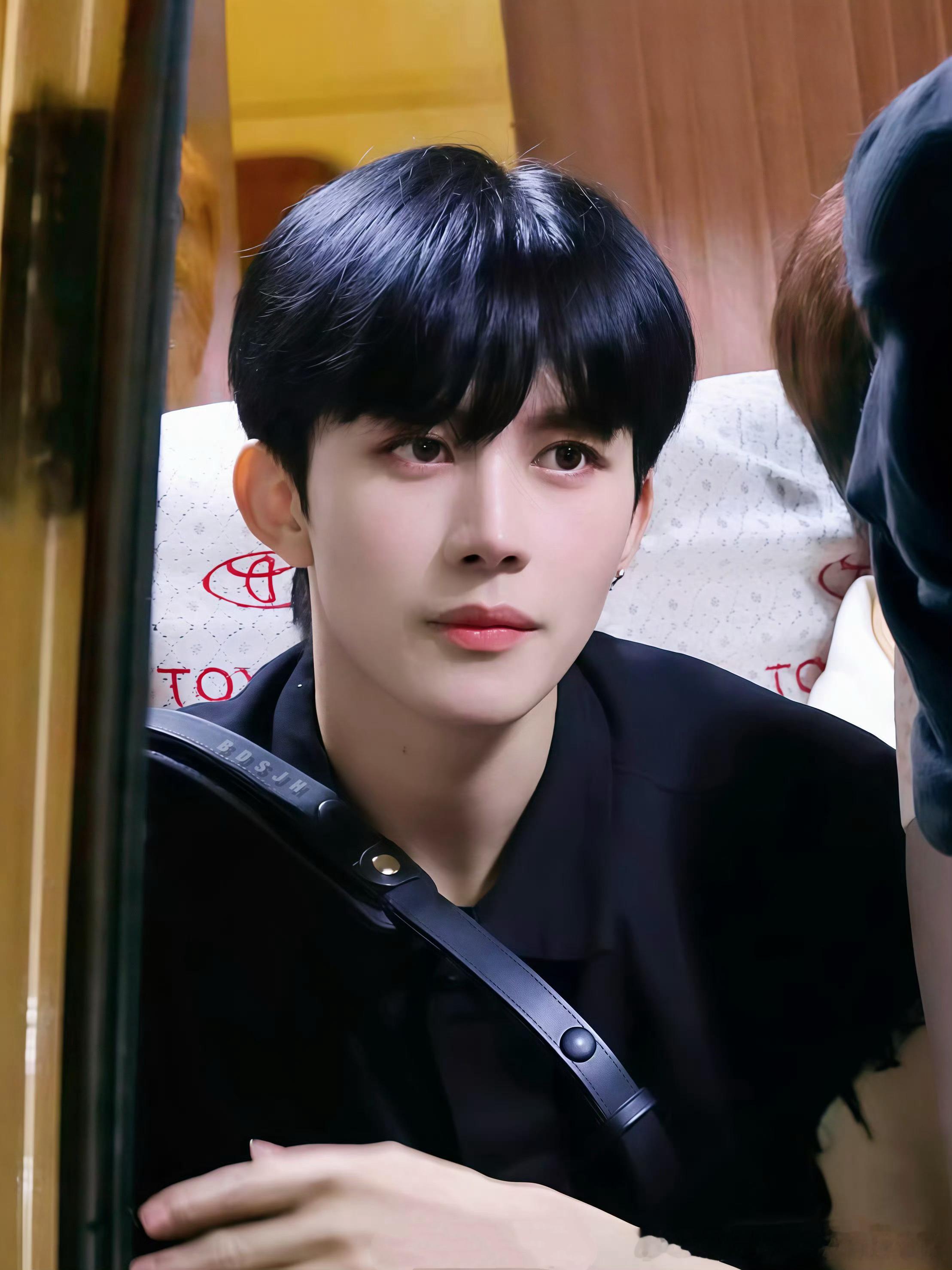 黄星Eliot  ⭐向全世界安利黄星eliot 我希望你被善意和爱包围，你走的路