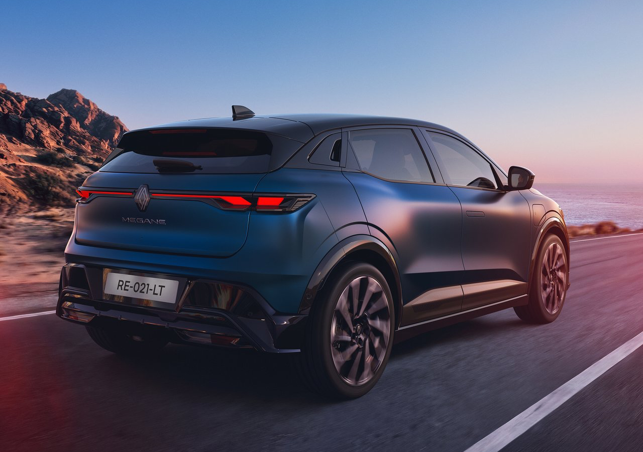 雷诺梅甘娜  2027 Megane E-Tech，现款车型中期改款版本，基于C