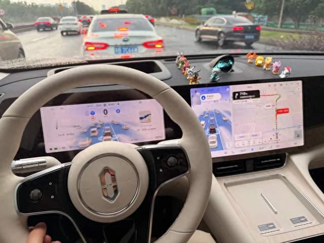 问界:以智慧重塑豪华