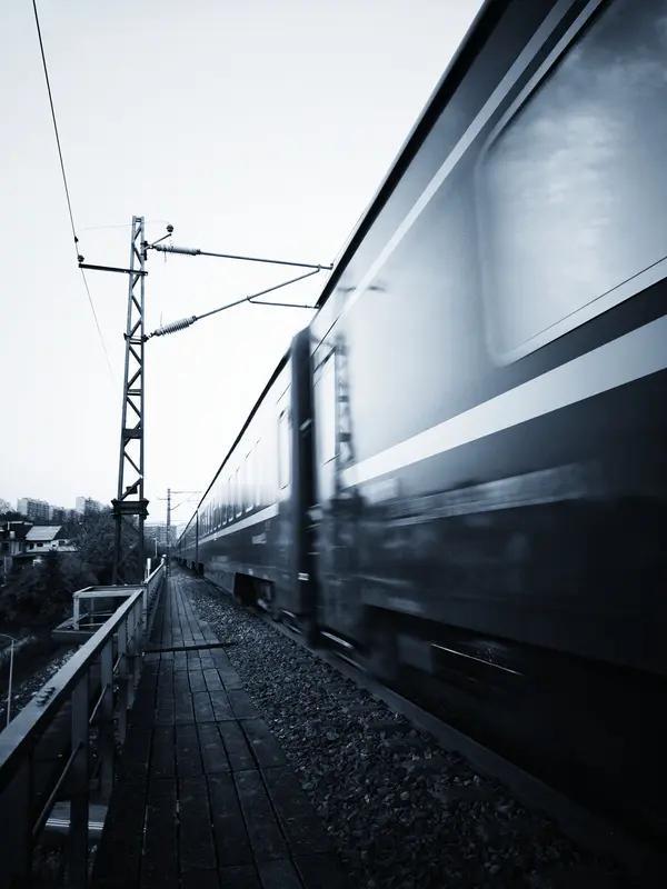 坐火车可以不用自己搬行李了 坐火车不用自己搬行李，这福利太贴心了！从6月28日起