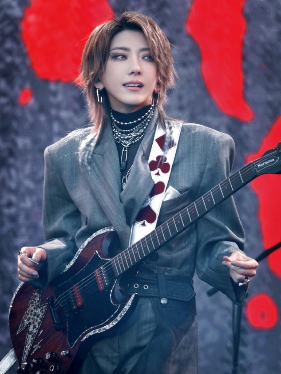 刘忻 对她的心疼有11年时差 十一年时光相隔，心疼姗姗来迟，爱意却从未缺席。刘忻