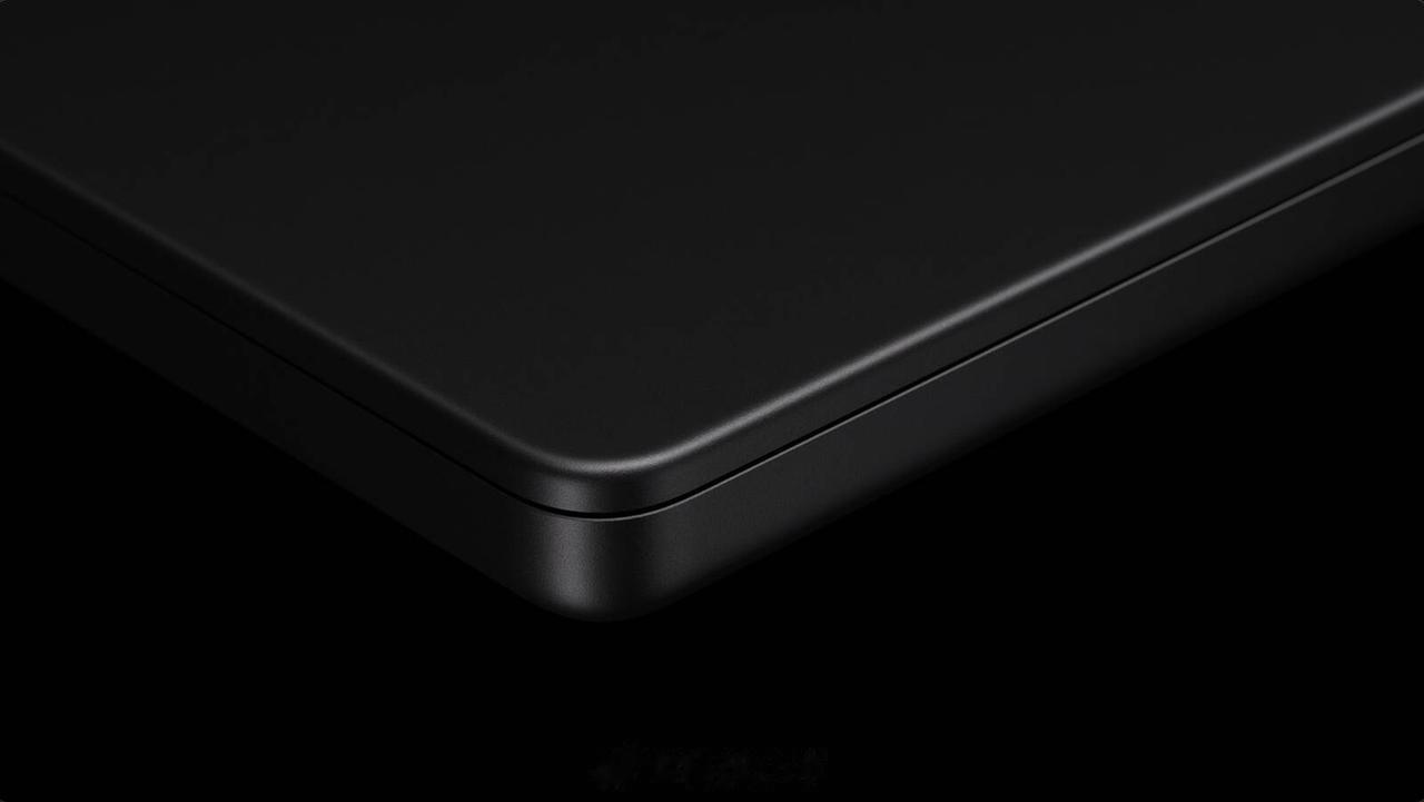好好好，这次 MacBook Pro 出了全新的深空黑色。#苹果发布会#