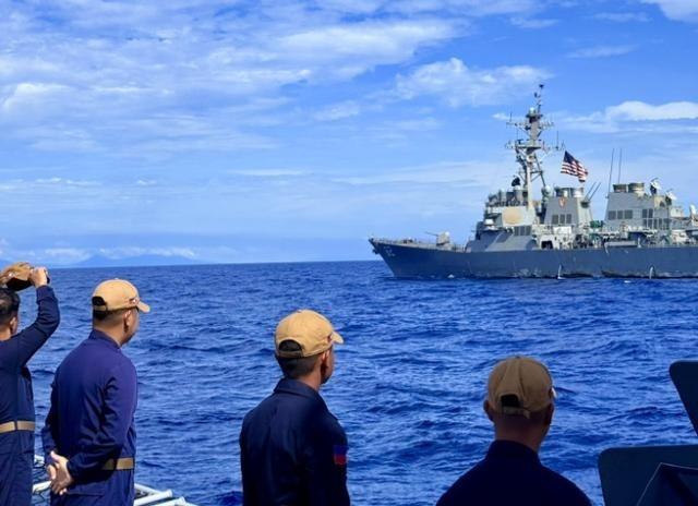 美澳新菲军演威慑中国，没想到现场来的中国军舰更多，菲律宾指挥官哭笑不得！

南海