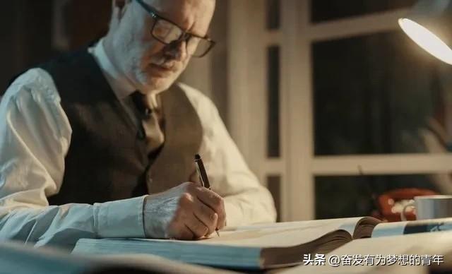大家发现没有，现在的公司里，那些出色的员工开始选择“躺平”了。为啥？因为勤劳老实