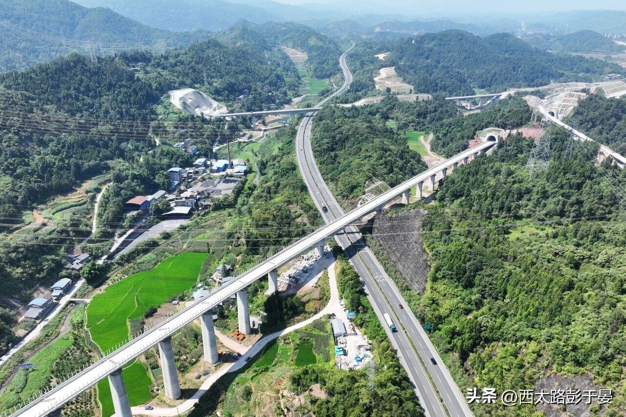 西渝高铁康渝段架梁全部完工，通车更近一步

7月14日上午达州通川区工地传来好消