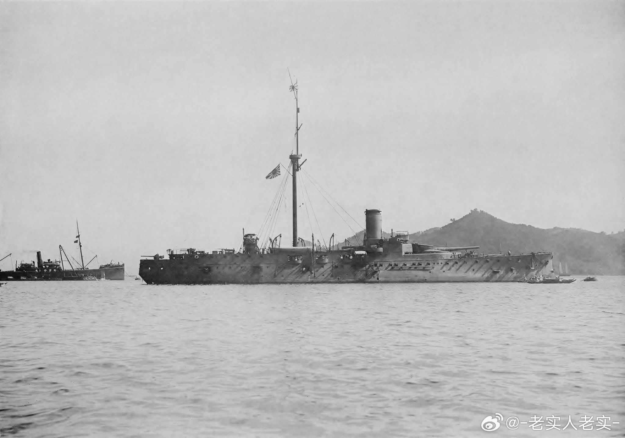 日本海军松岛和严岛号海防舰在佐世保，摄于1905年4-6月。10年前还是国之重器