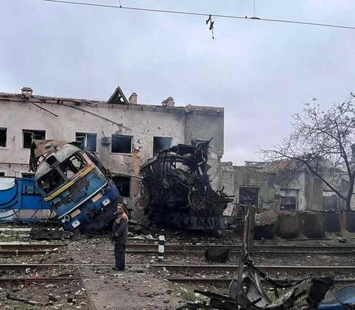 这两天乌克兰的无人机对莫斯科进行了大规模的袭击，接下来俄罗斯肯定有报复行动。今日