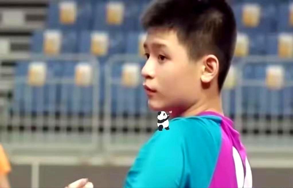 近日，蒯曼在林诗栋老家彻底懵了，死死盯住一个小孩，扭头就问：你老实交代，这是不是