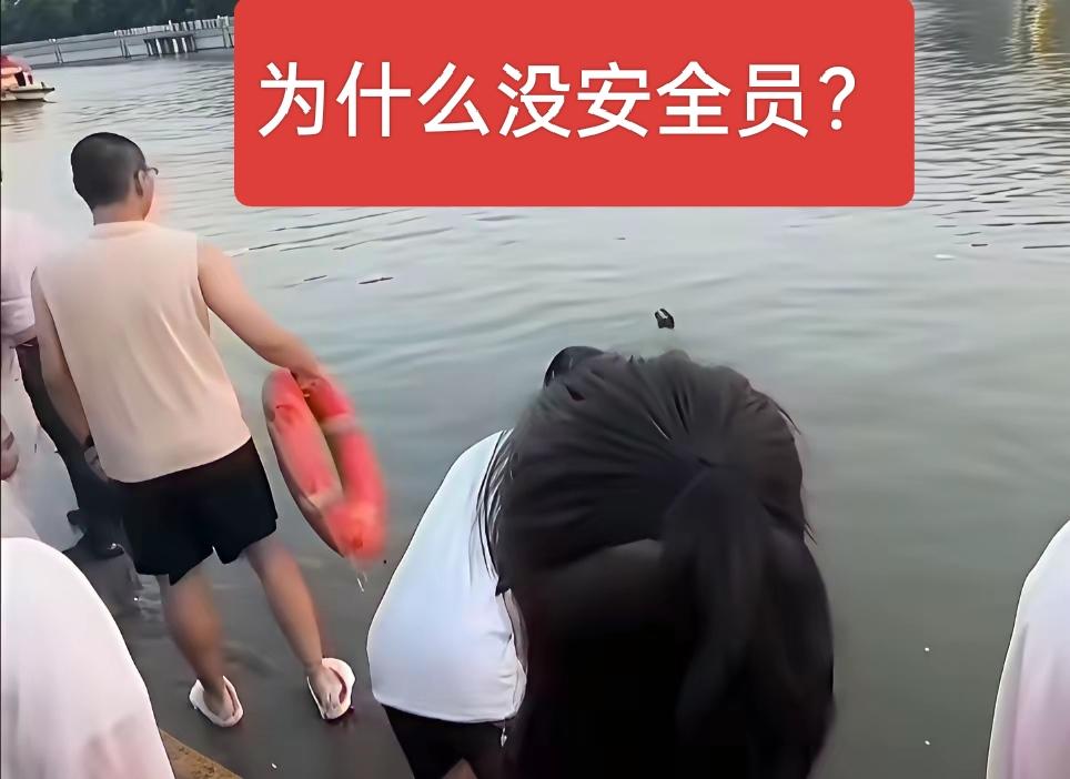 天津之眼落水事件让人很遗憾，遗憾之余我们是不是应该反思！这个景区好多年了，也是个