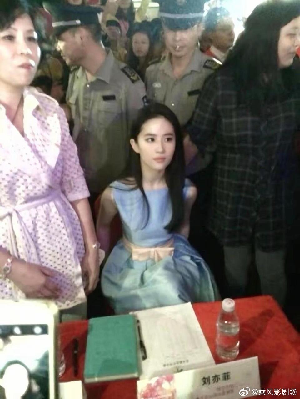 刘亦菲能一直火到现在果然是不一样的美貌啊 ​​​