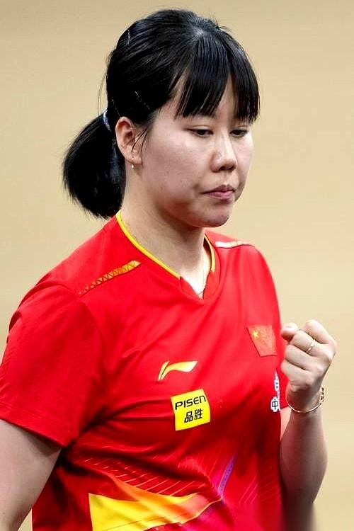 我跟你说，国乒队里最让我看不懂的，就是陈幸同。
前脚刚把孙颖莎拉下马拿了个冠军，