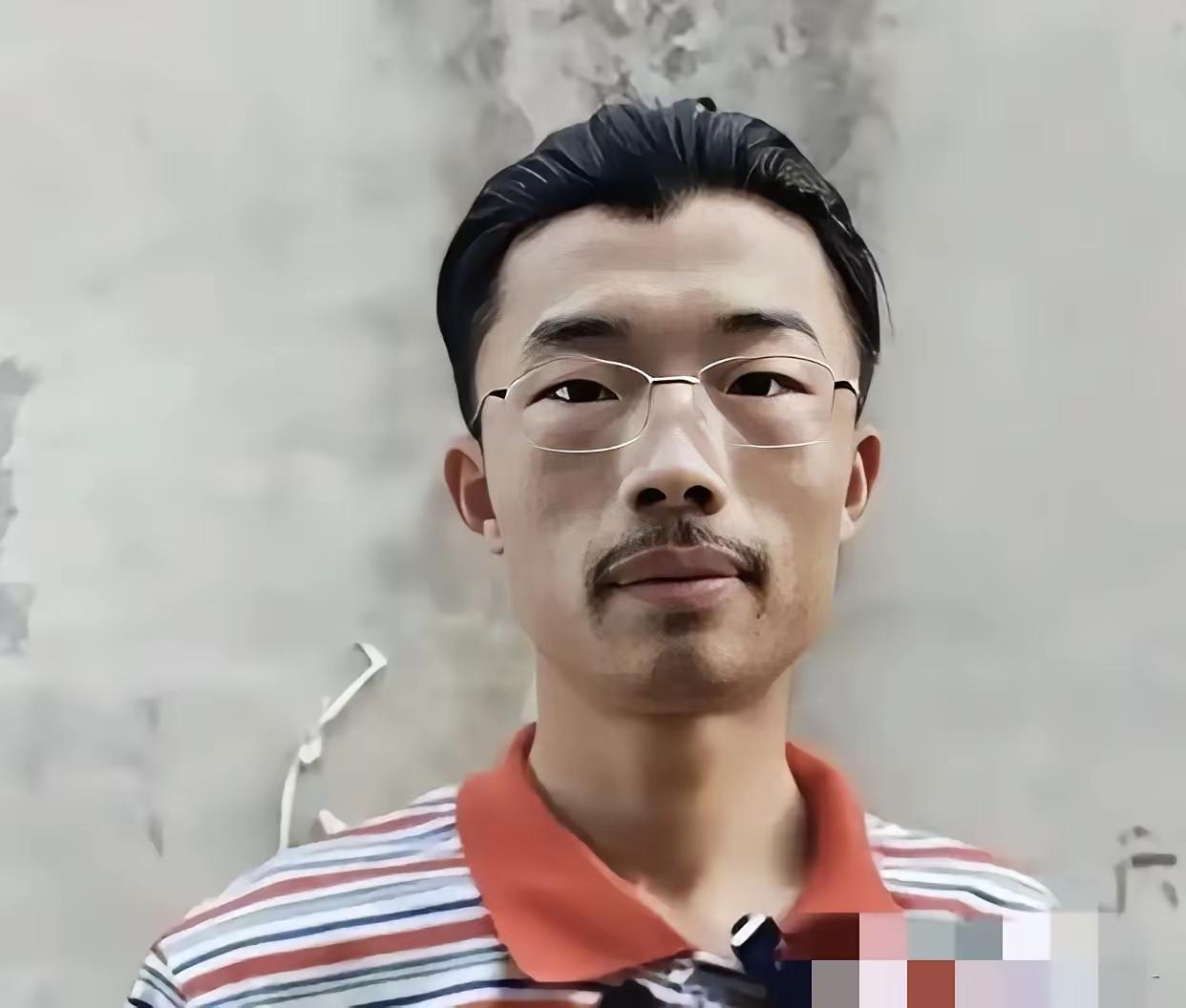 郭有才是不是真的有才，
看这造型，神态，文化符合……
一场演出直播 ，就是普通人